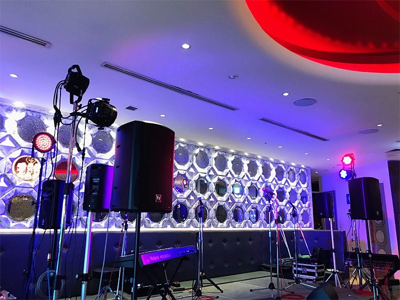 ELATION LED Par Light 4 Set ELATION LED Par Light 4 Set